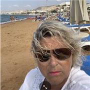 Sono insegnante di scuola primaria con un livello c2 ed insegno Inglese sono disponibile anche online